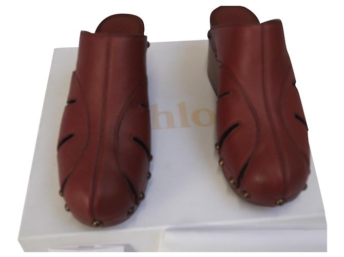Mules Chloé Sandali Rosso Bordeaux Pelle con Borchie Bordò