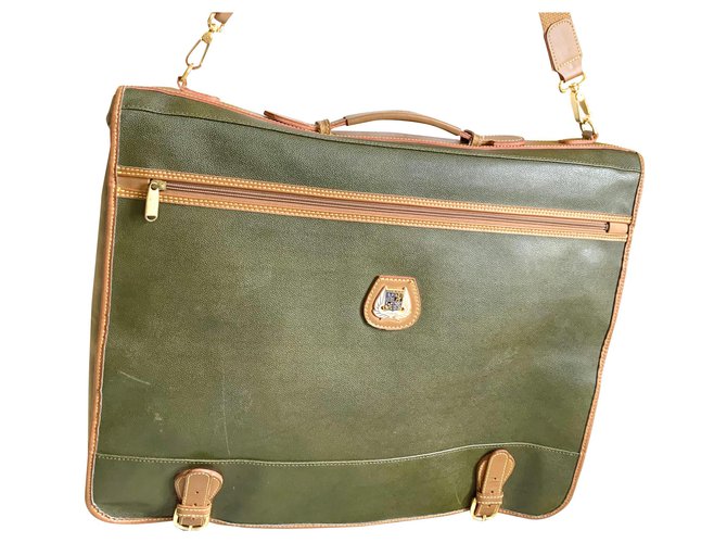 Burberry Travel bag Dark green Leather  ref.169347