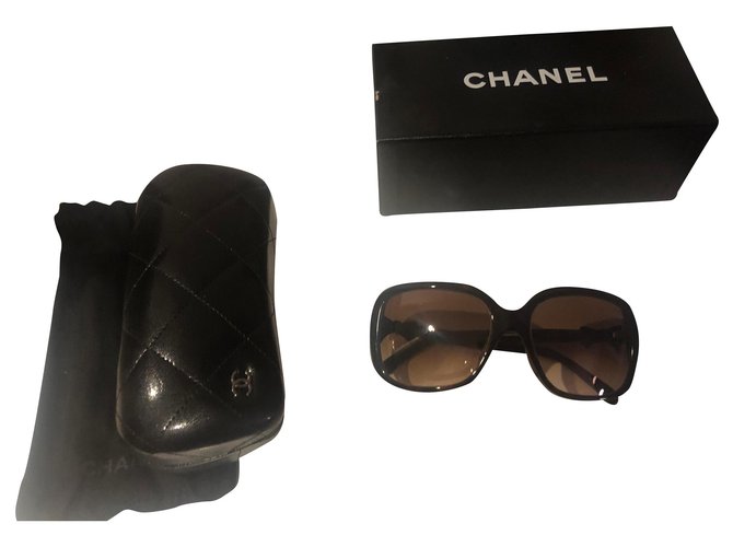 Chanel Gafas de sol Negro Plástico  ref.169359