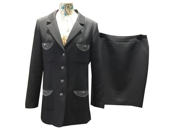 Chanel Skirt suit Black Wool  ref.170002