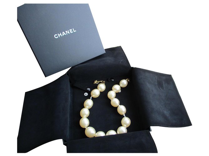 Chanel Tour de cou, perles. Blanc cassé  ref.170055