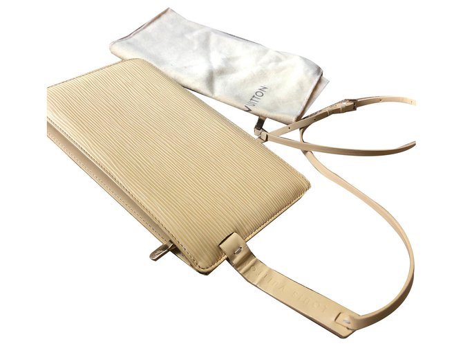 Louis Vuitton Rochelle Belt bag on Carousell Vanilla Cream Leather  ref.170234