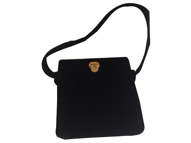 Autre Marque Paris Elegance Handtasche aus Samt Schwarz
