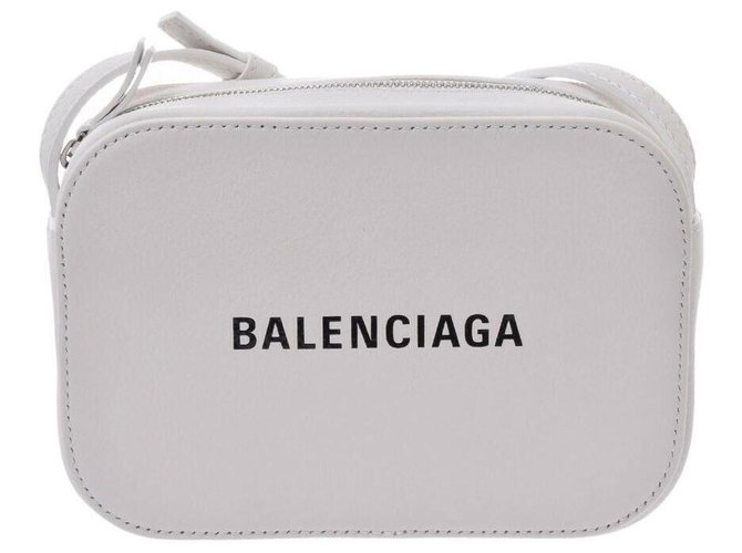 Balenciaga Everyday camera bag White Leather ref.170866 - Joli Closet