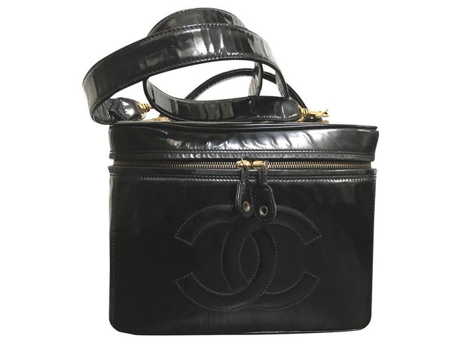 Chanel Bolsa de viaje Negro Charol  ref.171422