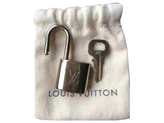 Louis Vuitton Cerradura con llave 307 Dorado Metal  ref.172152