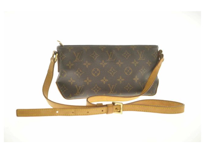 LOUIS VUITTON Monogram Canvas Trotteur Crossbody Bag