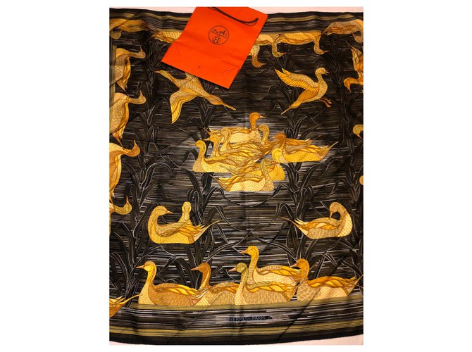 Hermès la mare aux canards Soie Noir  ref.172800