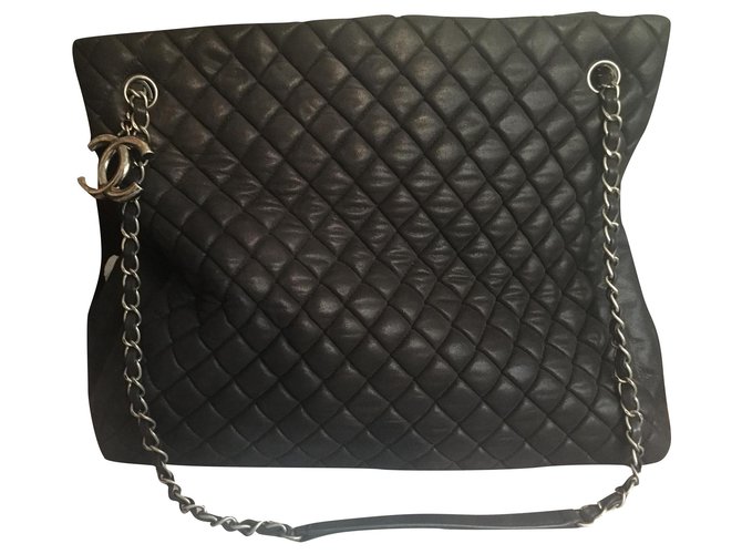 Chanel Handbags Black Leather  ref.173126