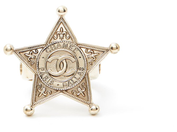 Chanel PARIS DALLAS SHERIF T52 Dourado Metal  ref.173362