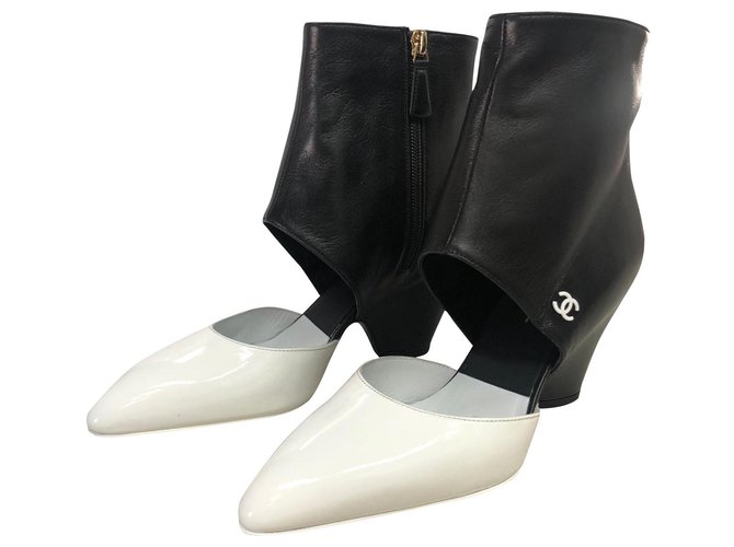 Chanel White Black Patent Leather Ankle Boots Sz.40,5