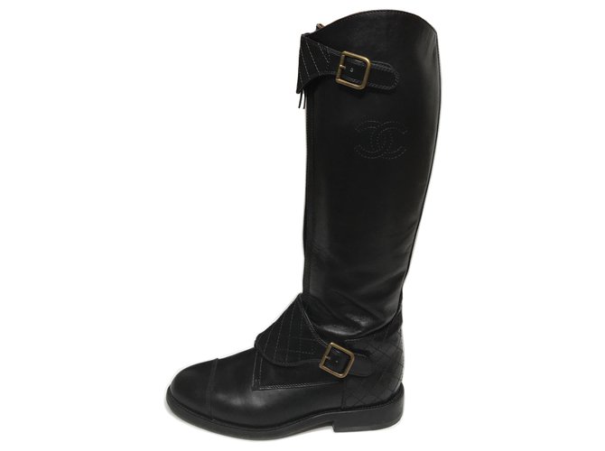 Chanel boots with CC logo and quilted detail Black Leather  ref.173464