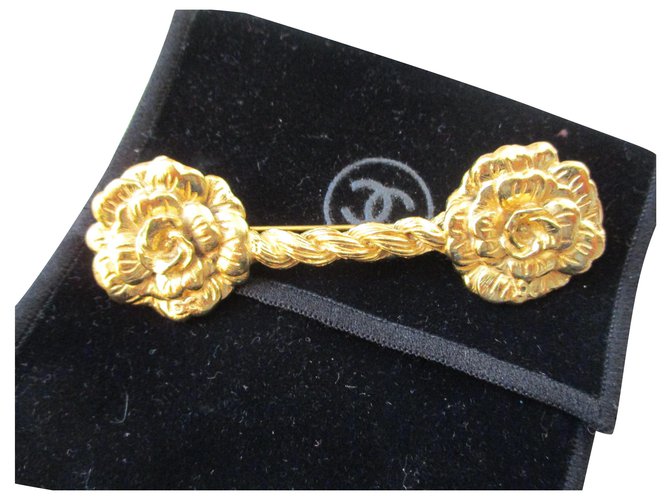 Chanel Kamelienbrosche Haarspange. Golden Metall  ref.173515