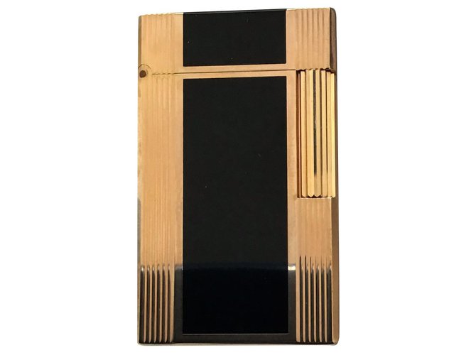 St Dupont gold plated lighter and black lacquer Golden Gold-plated  ref.173609