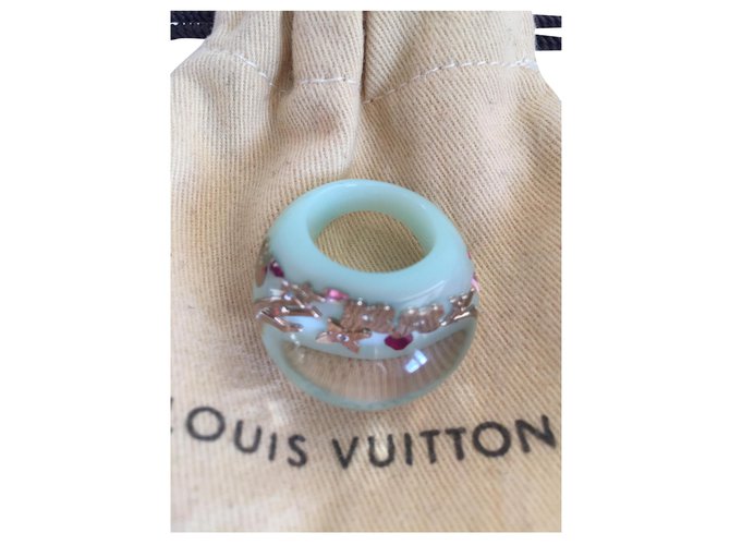 LOUIS VUITTON Size S inclusion ring in water green resin Light green  ref.173611