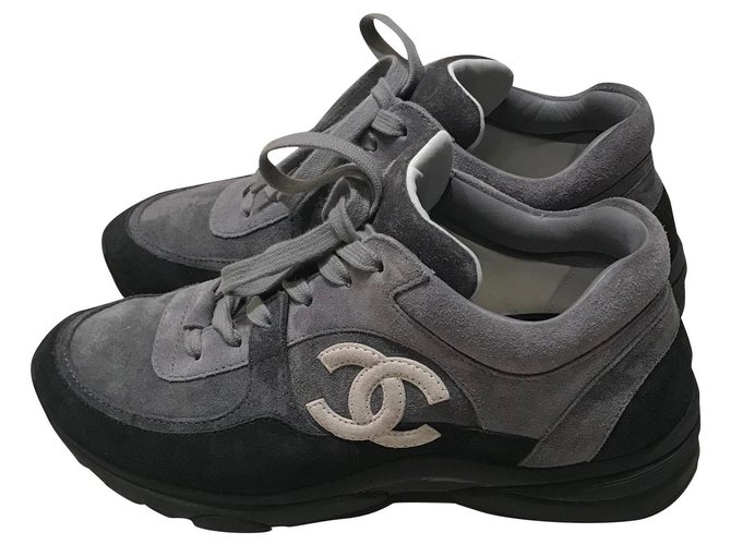 Chanel sneakers Suede Gris  ref.173627
