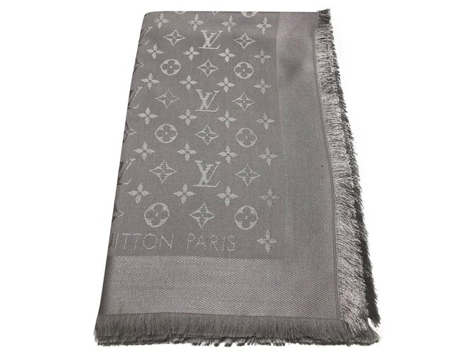 Louis Vuitton monogram pearl gray shawl Grey Silk Wool  ref.173683