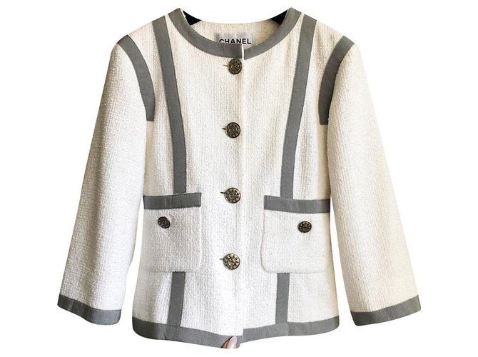 Chanel chaqueta de tweed boucle Blanco  ref.173726