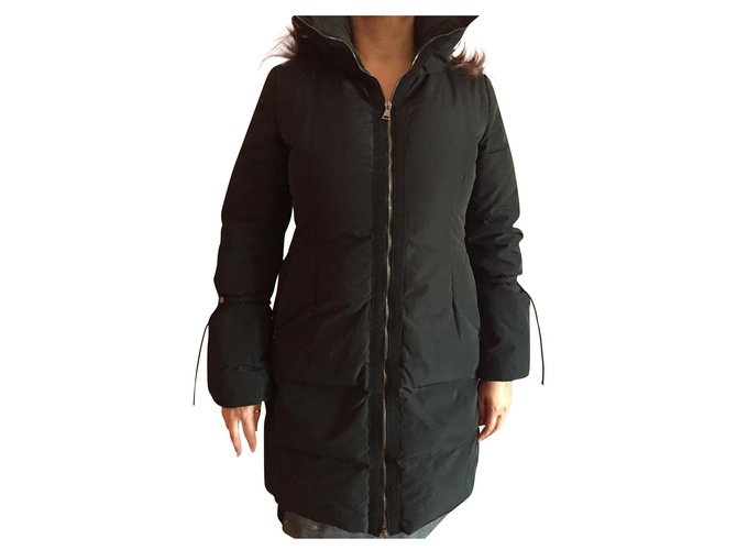 Moncler Puffy jacket Black Polyamide  ref.174021