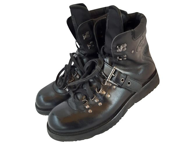 Prada Lederstiefel Schwarz Größe 45