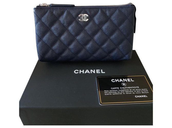 Chanel Pochette Blau Leder  ref.174822