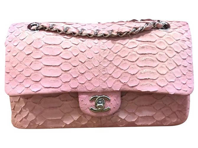 Bolso mediano con solapa rosa Chanel de piel de serpiente Cueros exoticos  ref.174910