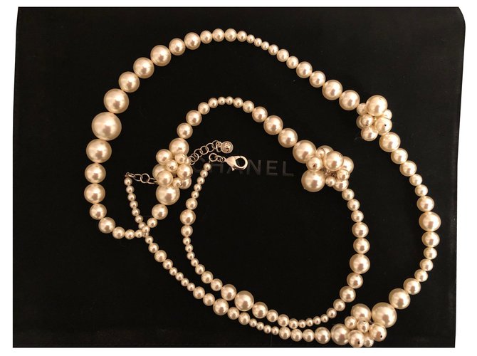 Edle Lange Halskette Chanel Aus weiß Perle  ref.175034