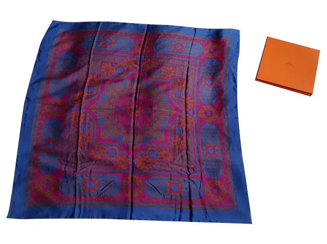 Hermès Lenços de seda Azul Roxo  ref.175050
