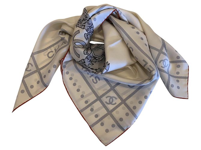 Chanel scarf Eggshell Silk  ref.175074