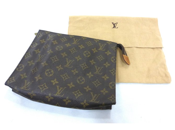 Louis Vuitton Toiletry pouch 26 Monogram Brown Leather ref.175343 - Joli  Closet