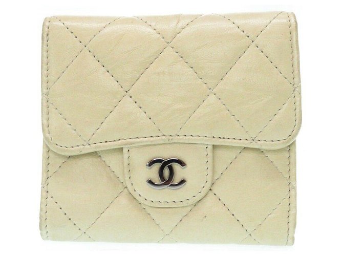 Chanel Matelasse  Bifold Wallet Cream Leather  ref.175709