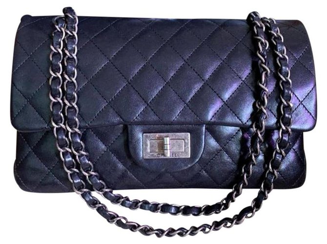 Timeless Chanel klassische schwarze Tasche mit mittlerer Klappe Leder  ref.175852