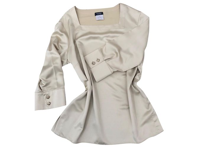 Chanel Tunika Shirt Beige mit Kamelienknöpfen