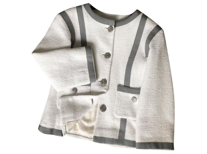 Chanel chaqueta de tweed boucle Blanco  ref.176038