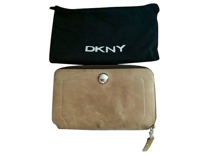 Cartera DKNY de piel beige
