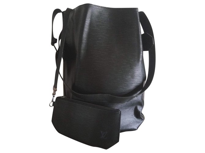 Louis Vuitton Twist EPI Leather Bucket Crossbody Bag Black