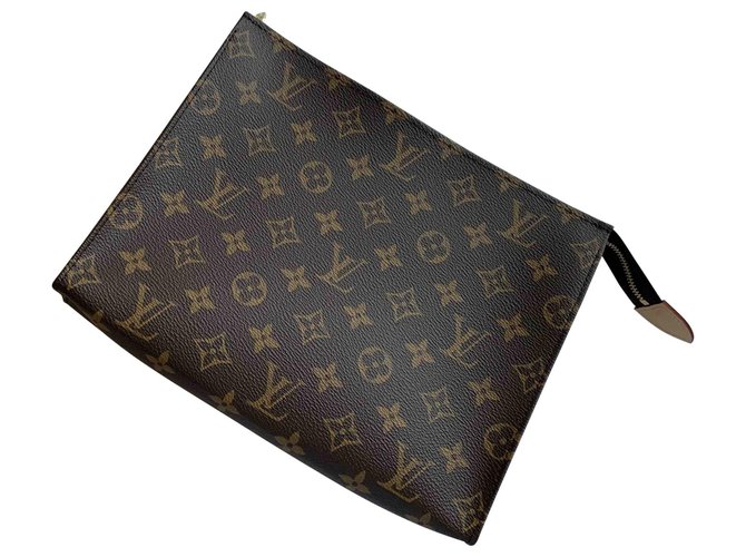 Louis Vuitton Toiletry pouch 26 Brown Cloth  ref.177042