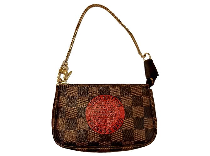 Louis Vuitton Pochette