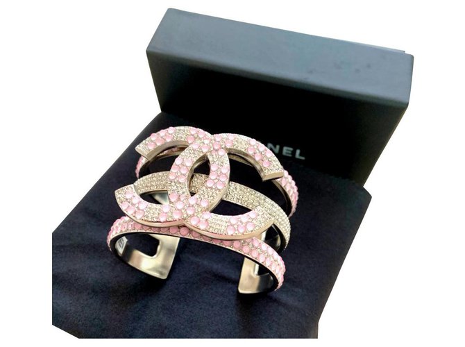 Brand New Chanel crystal cuff bracelet Silvery Metal  ref.178935