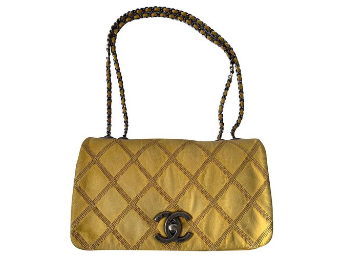 Timeless Chanel Yellow Leather  ref.178949