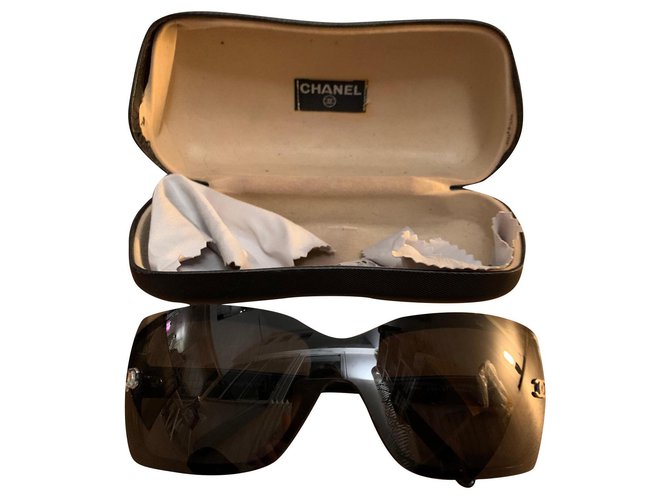 Chanel Gafas de sol Negro Plástico  ref.178975