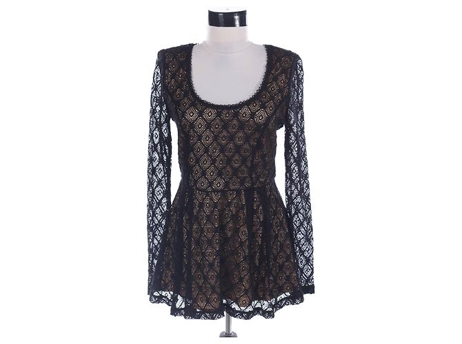 Top de renda preto Catherine Malandrino X Design Nation