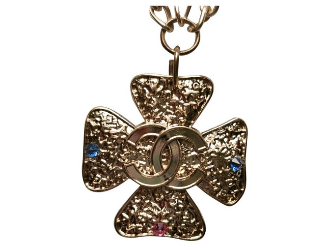 Chanel Pendant in Gold Plated hammered in the shape of a Clover Golden Gold-plated  ref.179320