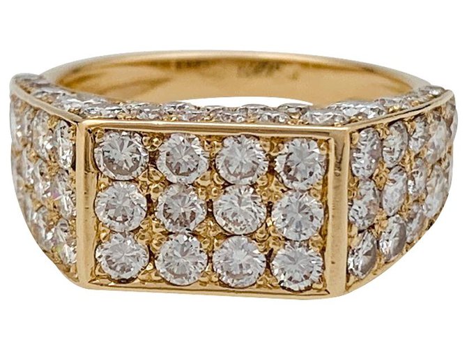 Bague Cartier chevalière en or jaune et diamants.  ref.179561