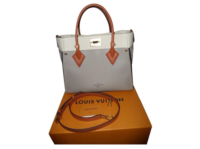 City Steamer Louis Vuitton on my side Grey Leather  ref.179737