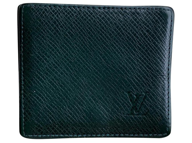 Louis Vuitton Taïga wallet Dark green Leather ref.179742 - Joli Closet