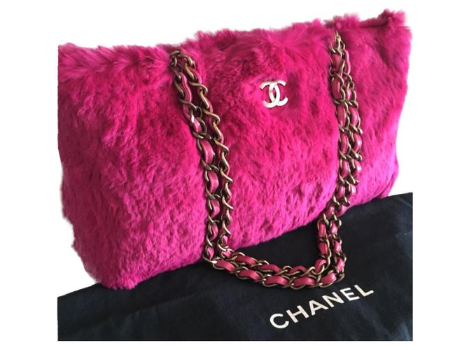 Borsa in pelliccia rosa Chanel rara  ref.179851