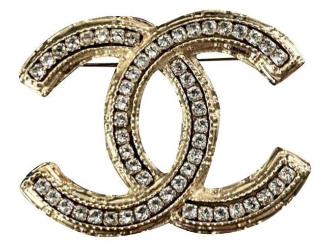 Chanel gold diamante brooch pin Golden Metal ref.179852 - Joli Closet
