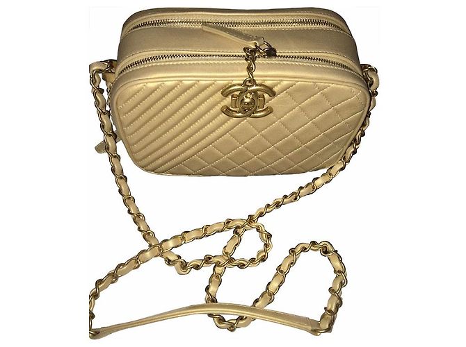 Bolsa Chanel Dourado