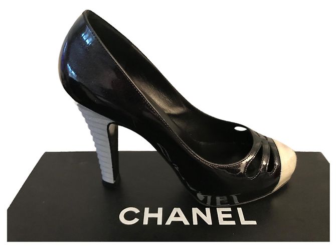 Chanel Pumps Black